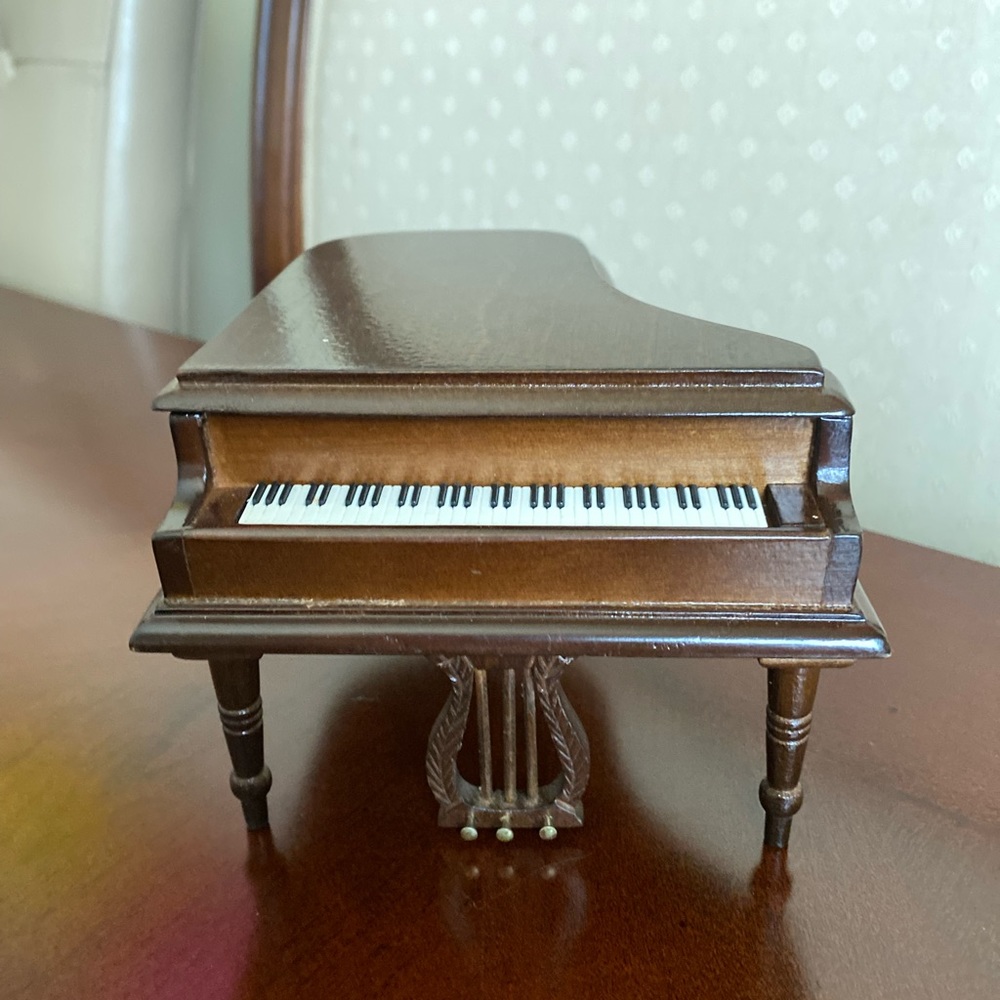 Sankyo piano music box